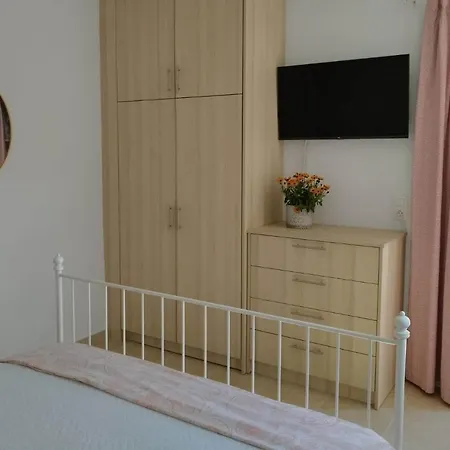 Emmanuela House With Garden & Sea View - Apartment