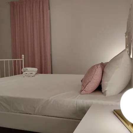 Emmanuela House With Garden & Sea View - Apartment Triopetra